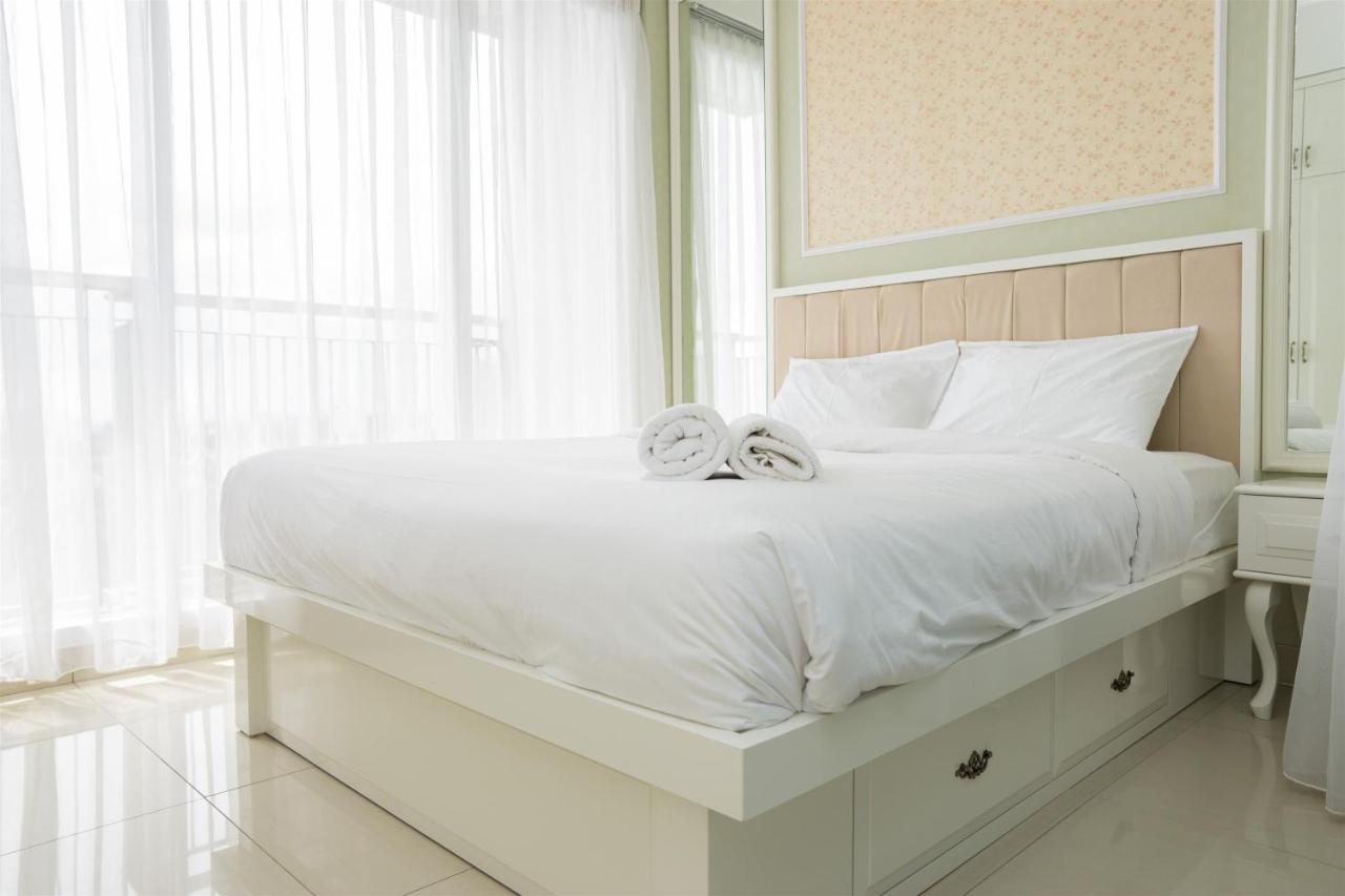 Spacious 1Br Dago Suites Apartment By Travelio バンドゥン エクステリア 写真